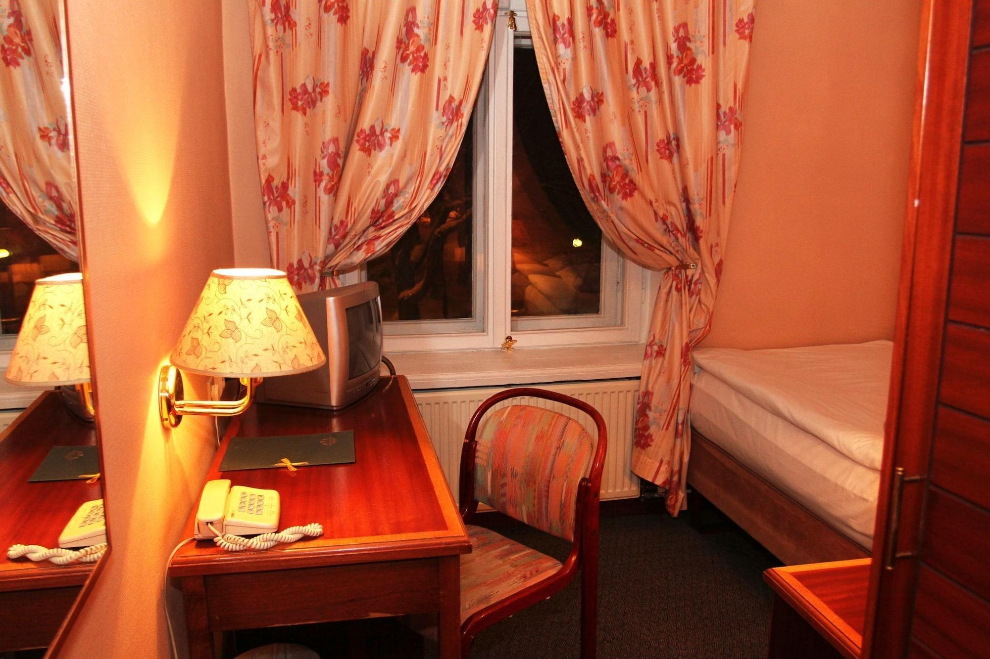 Hotel Victoria Пярну Екстер'єр фото