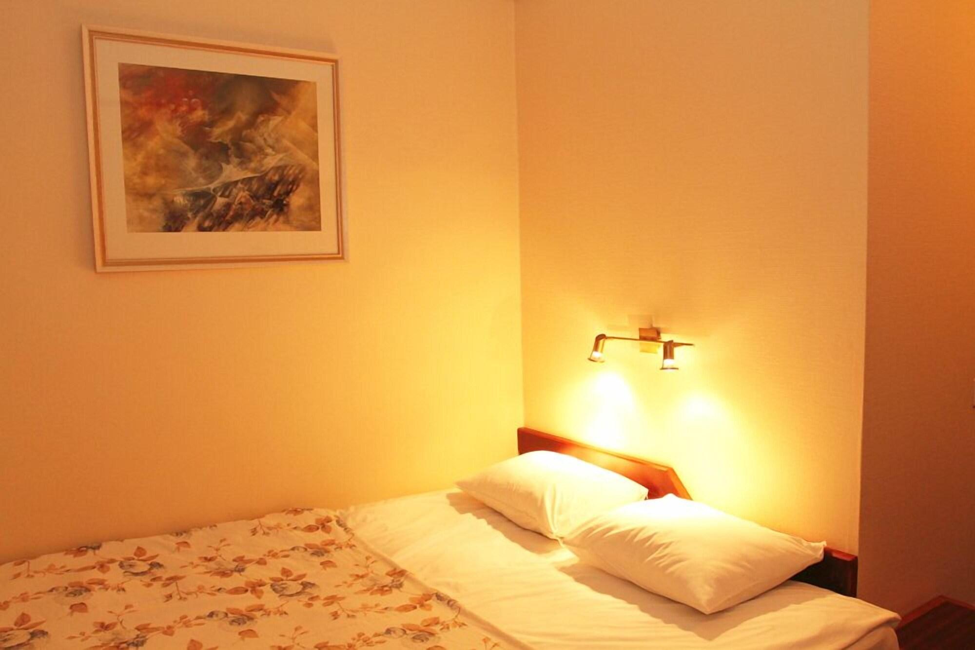 Hotel Victoria Пярну Екстер'єр фото