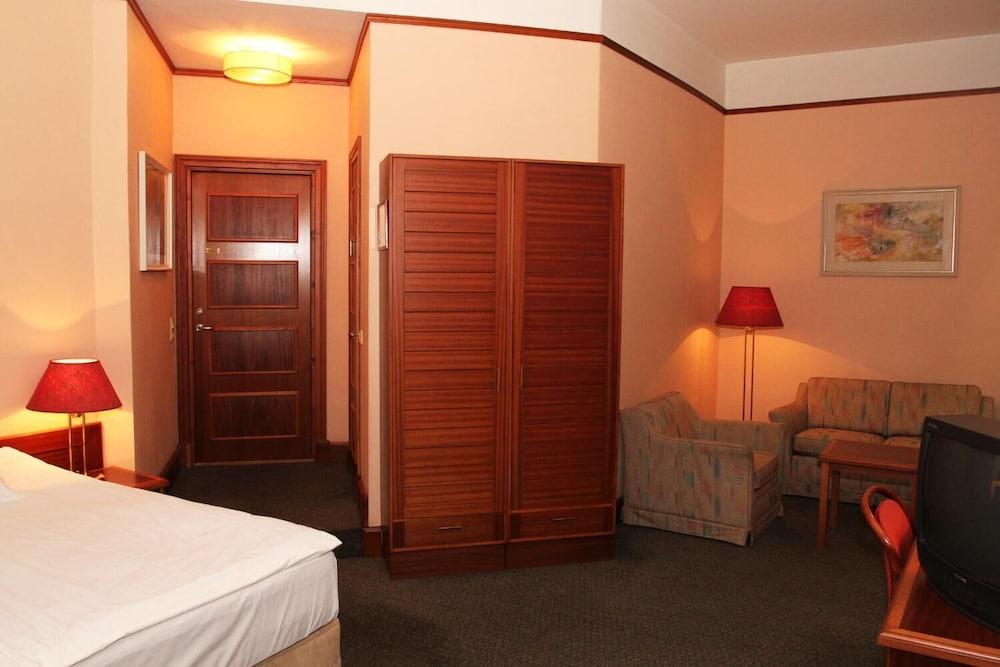 Hotel Victoria Пярну Екстер'єр фото