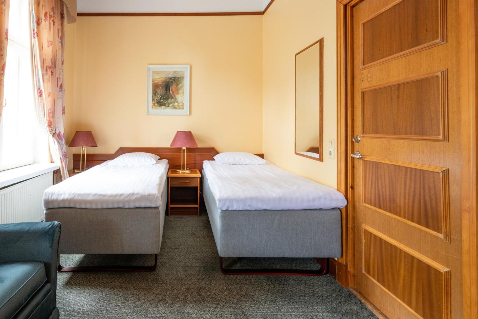 Hotel Victoria Пярну Екстер'єр фото