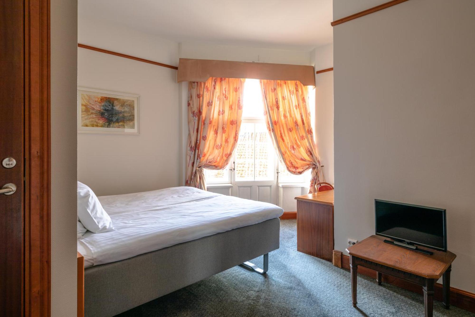 Hotel Victoria Пярну Екстер'єр фото