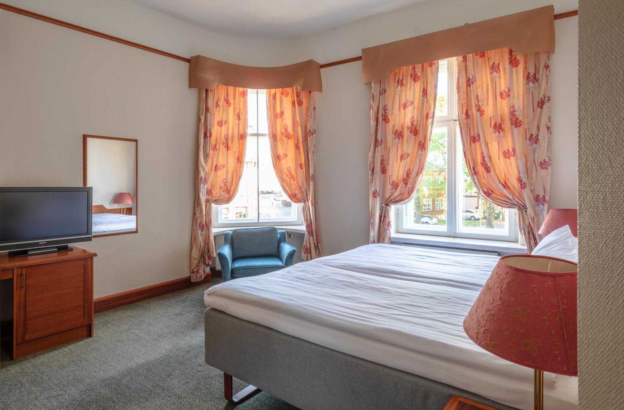Hotel Victoria Пярну Екстер'єр фото