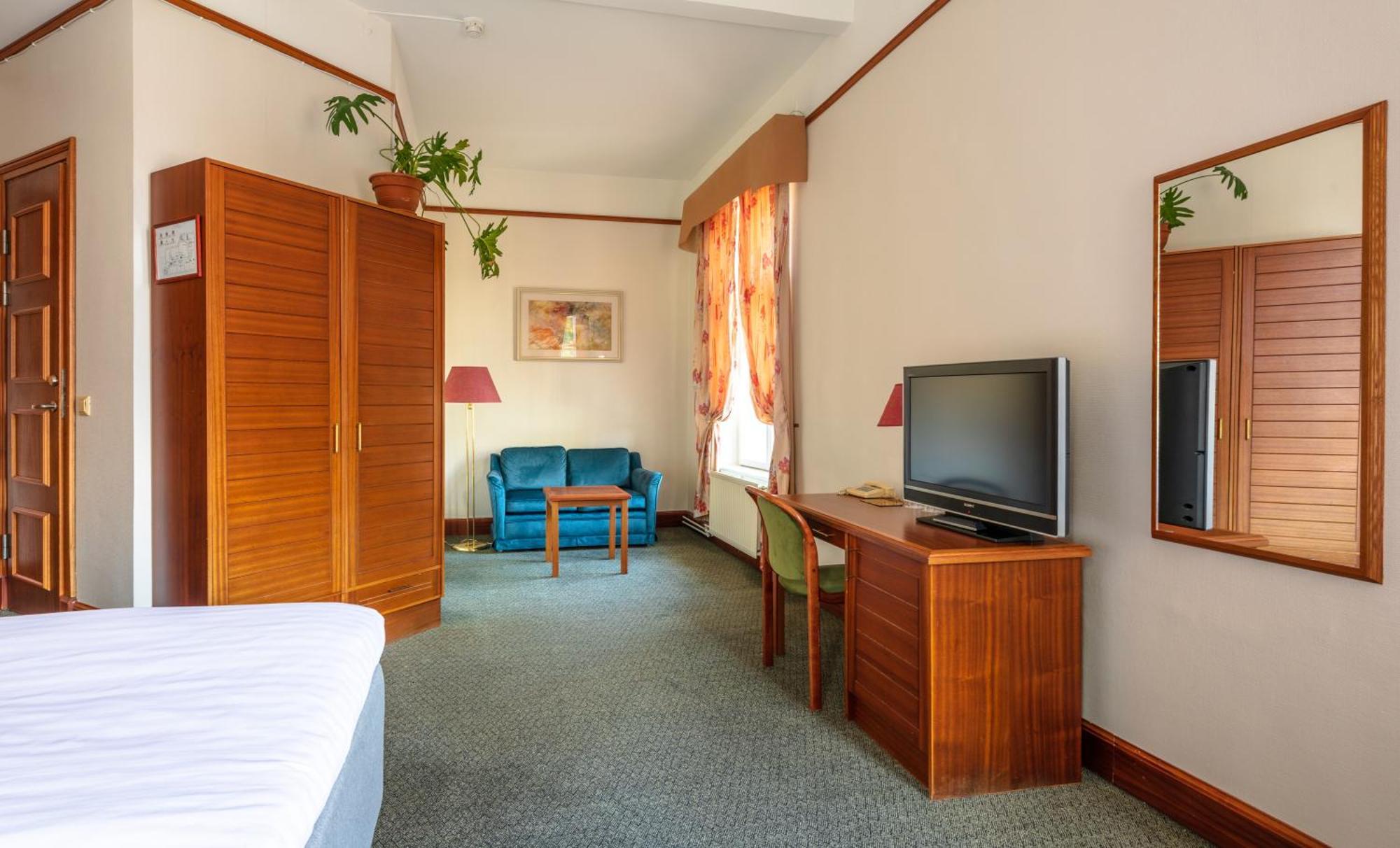 Hotel Victoria Пярну Екстер'єр фото