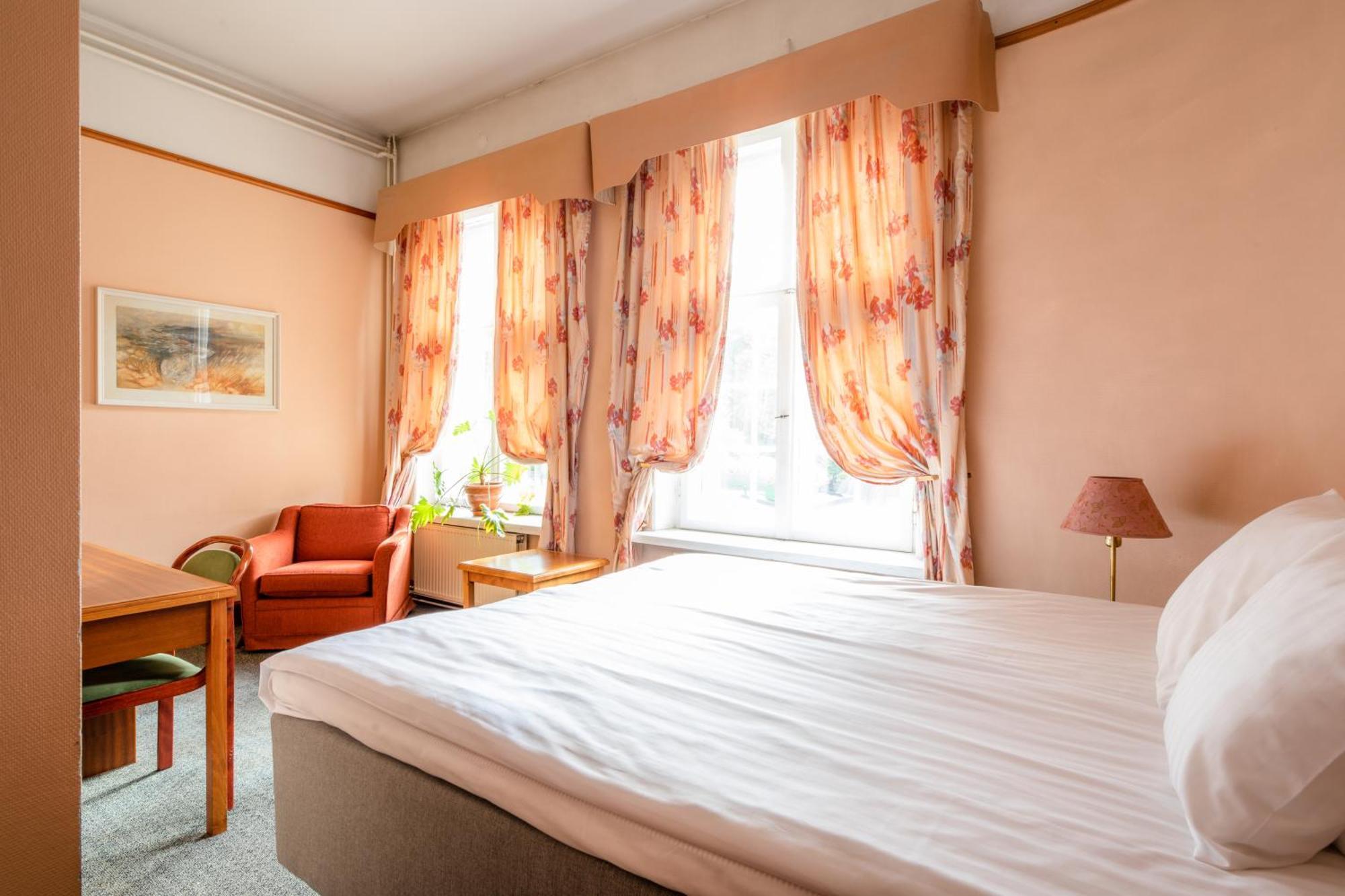 Hotel Victoria Пярну Екстер'єр фото