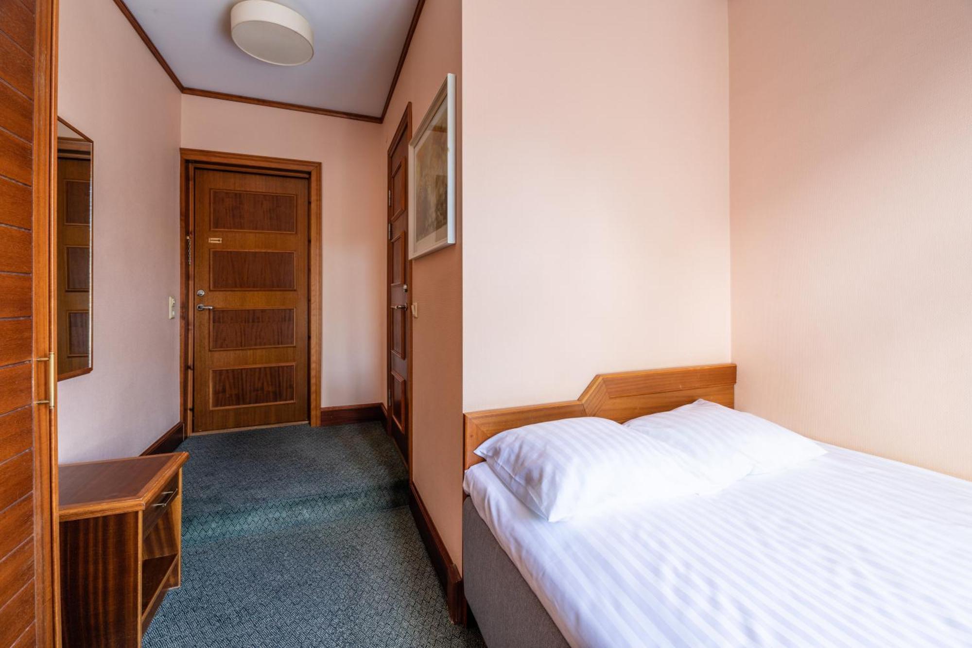 Hotel Victoria Пярну Екстер'єр фото