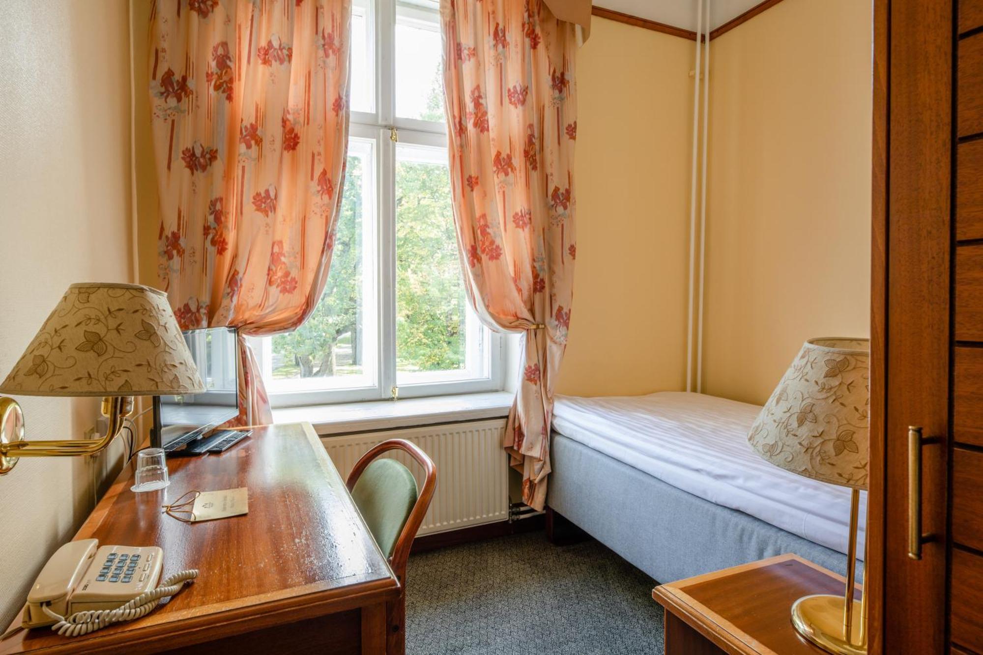 Hotel Victoria Пярну Екстер'єр фото