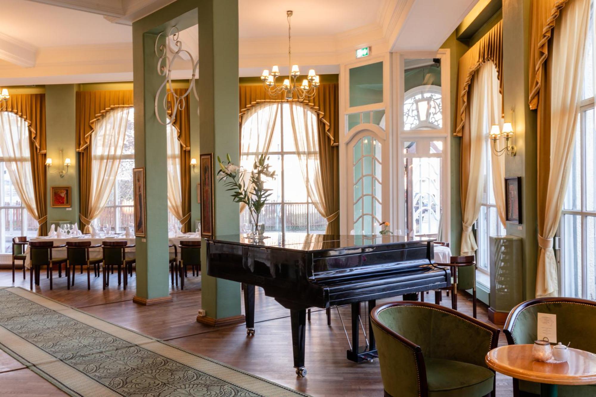 Hotel Victoria Пярну Екстер'єр фото