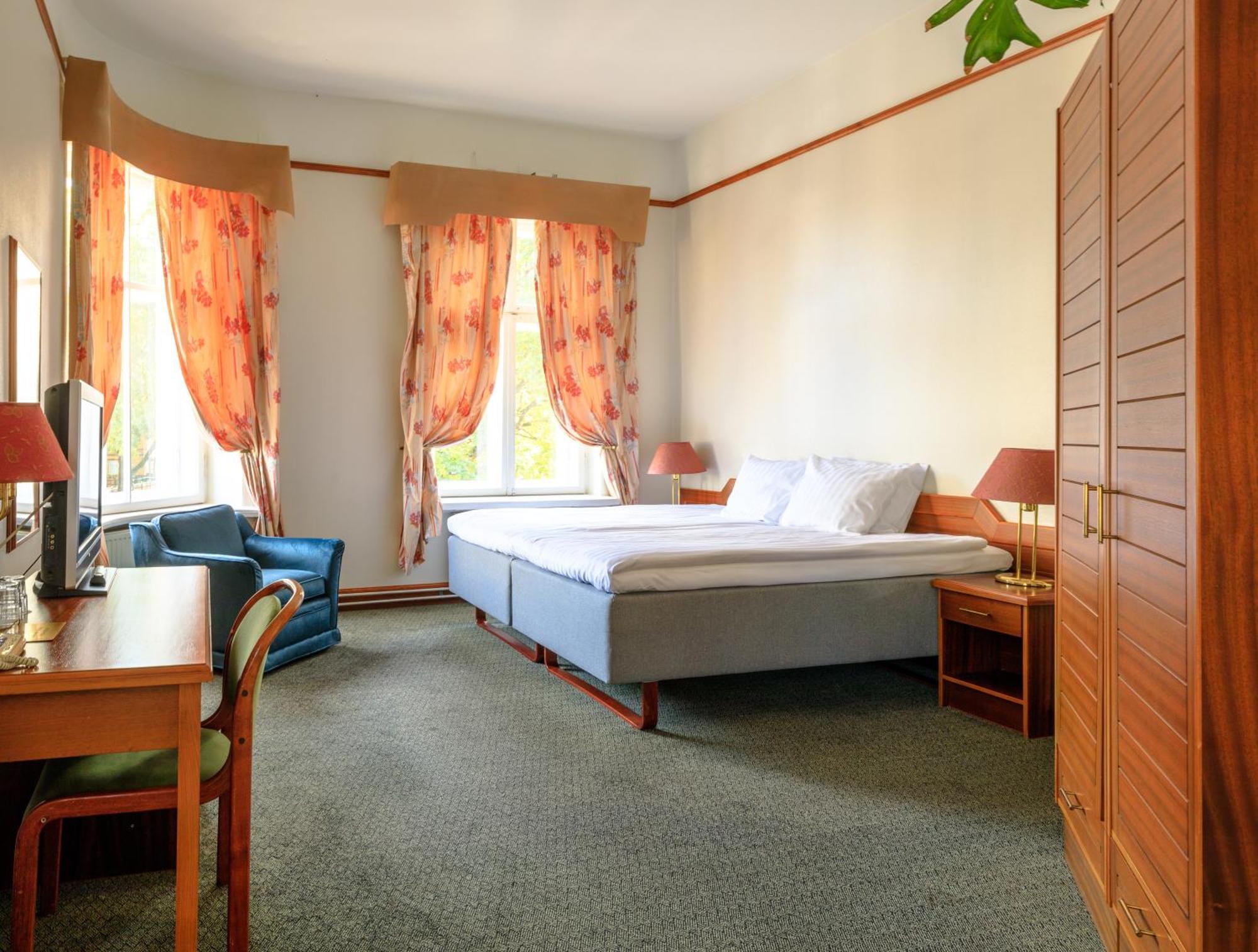 Hotel Victoria Пярну Екстер'єр фото