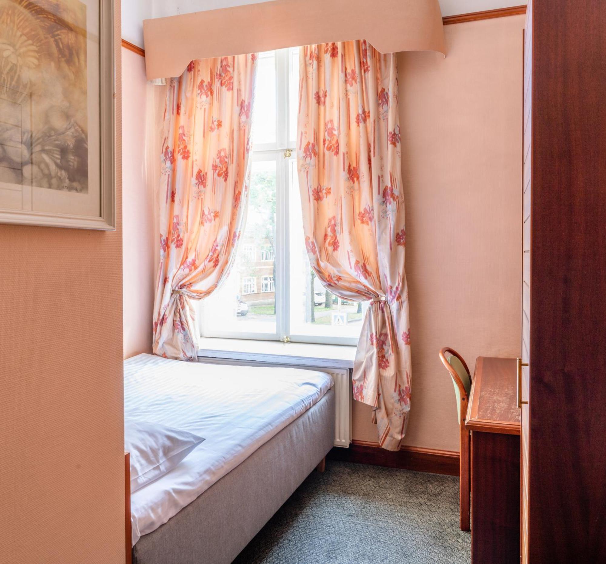 Hotel Victoria Пярну Екстер'єр фото