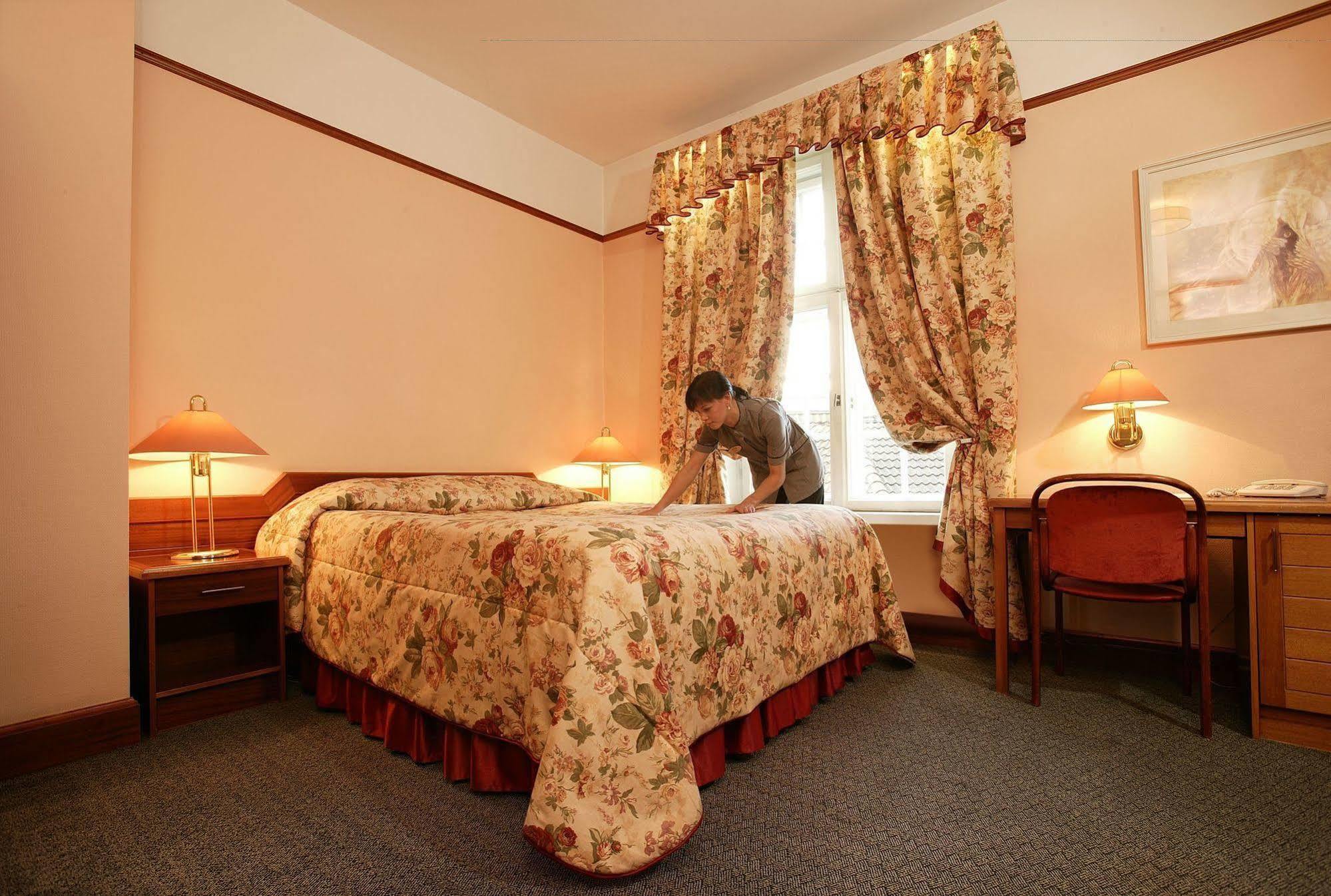 Hotel Victoria Пярну Екстер'єр фото