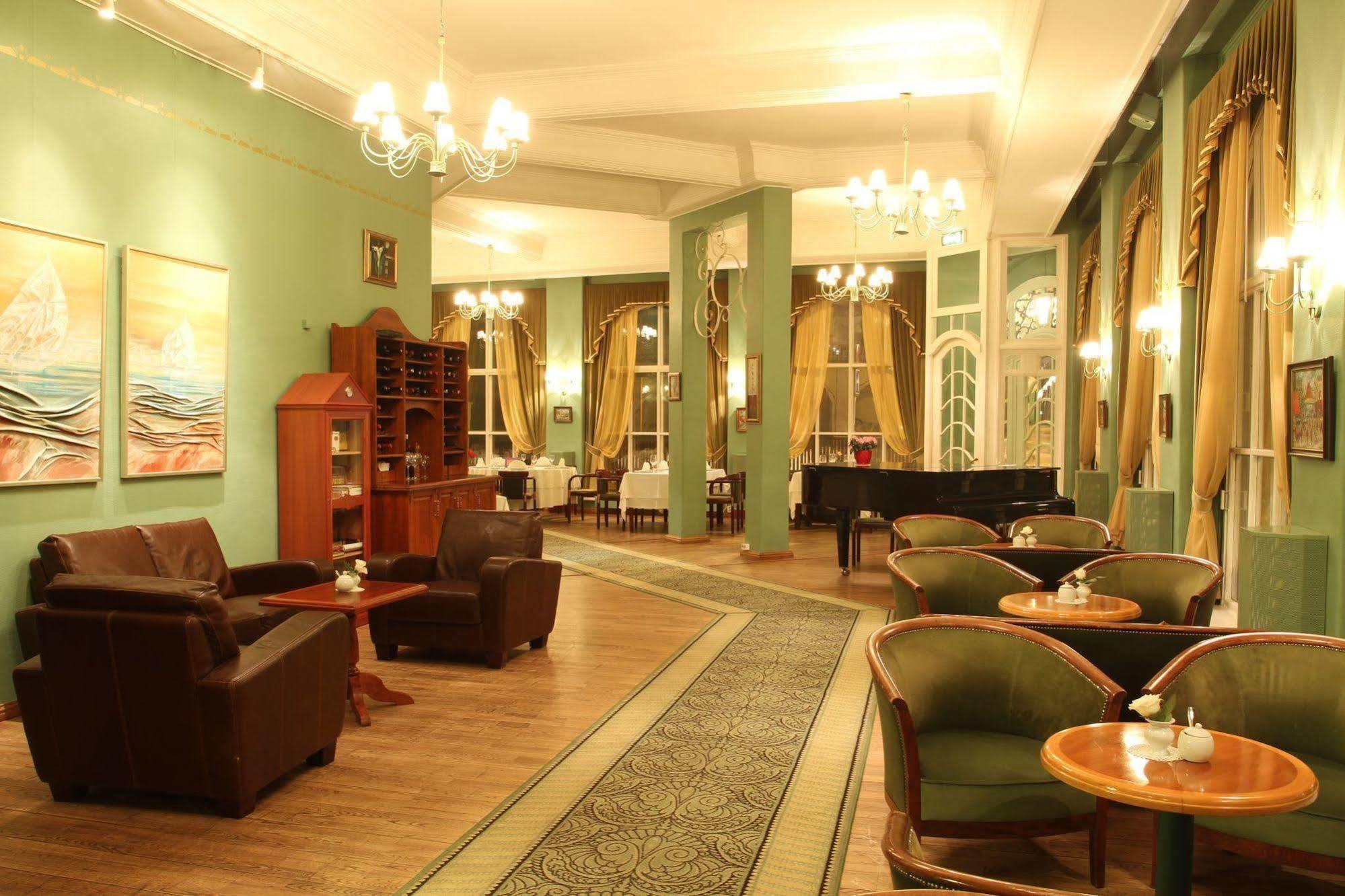 Hotel Victoria Пярну Екстер'єр фото