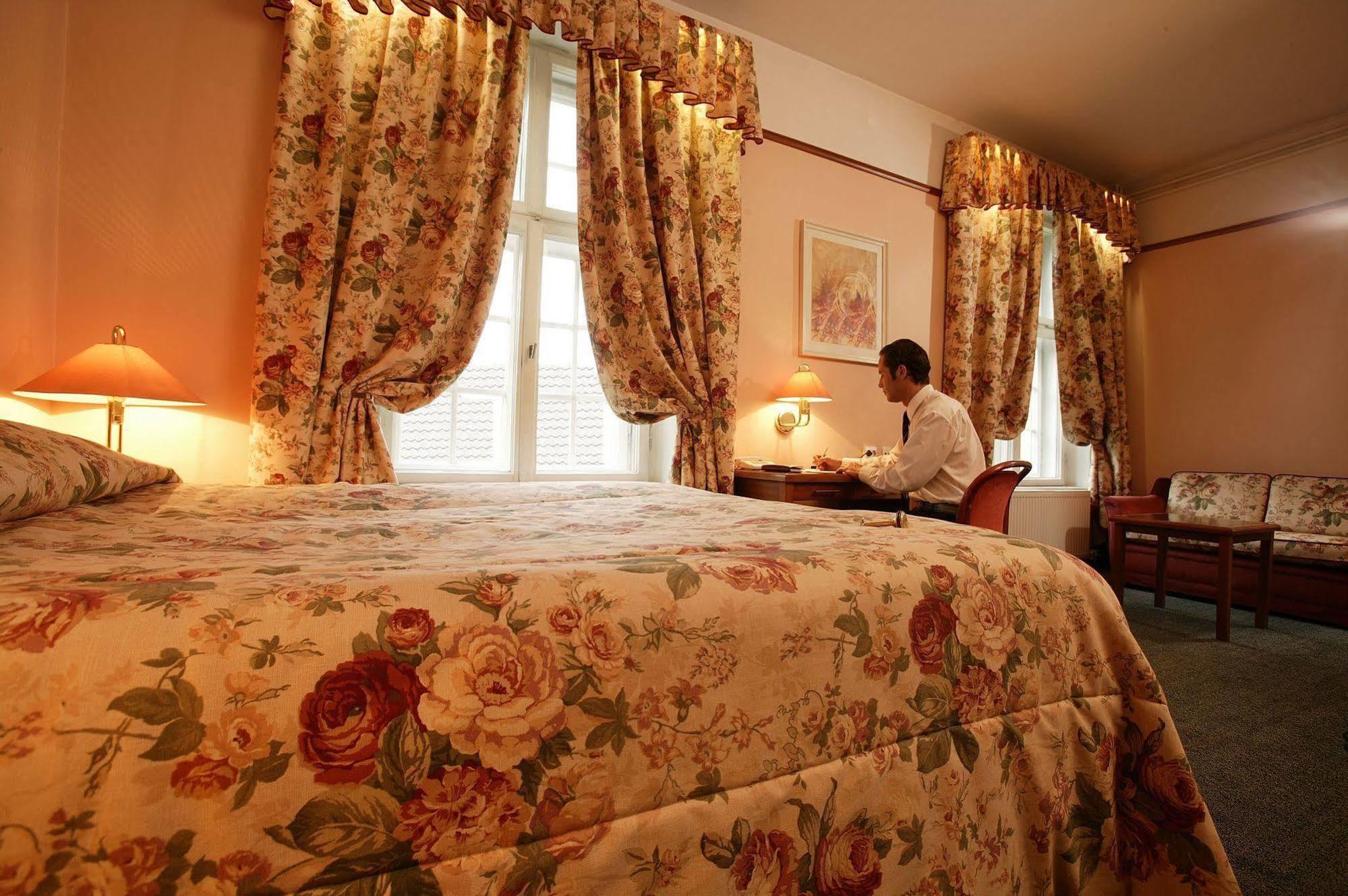 Hotel Victoria Пярну Екстер'єр фото